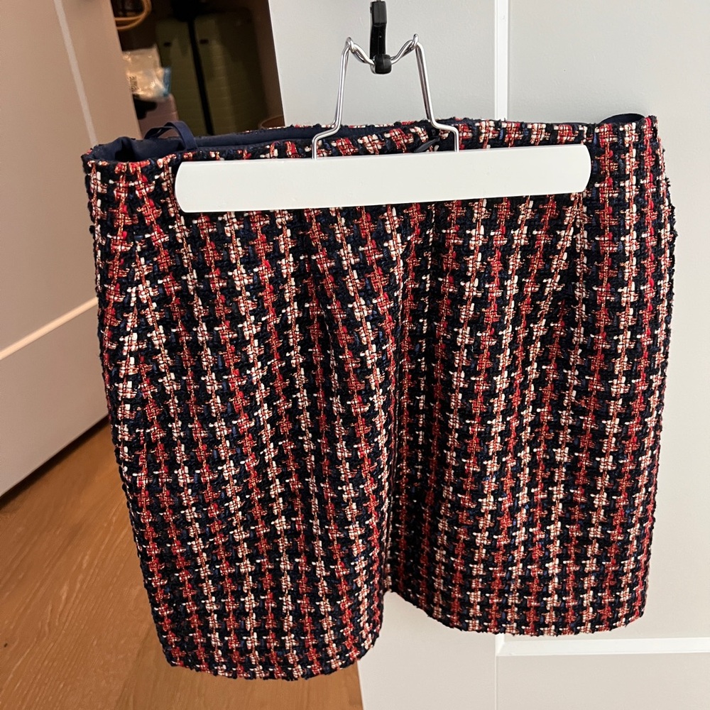 Preppy tweed mini skirt in a size 6